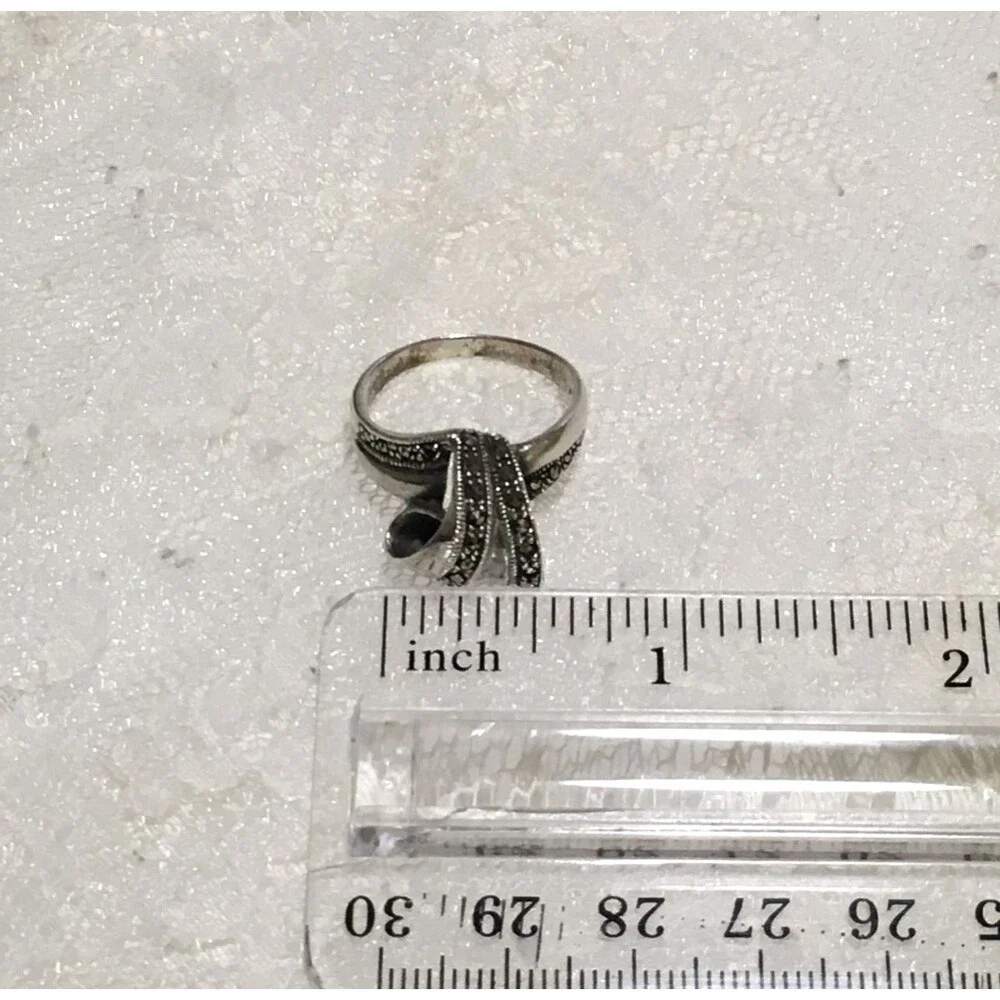 Vintage Sterling Silver Ring Womens Sz 8.25 Ribbon Bow design Marcasite Accents